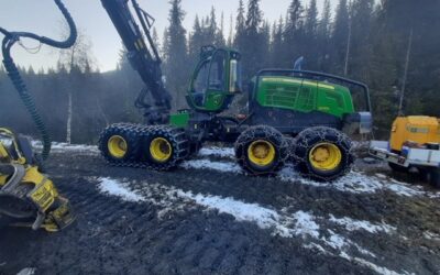 Harvester John Deere 1270 G 8W