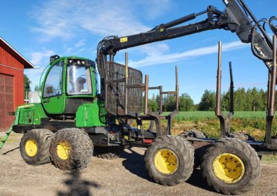 John Deere 810 E