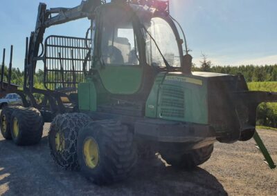 John Deere 810 E