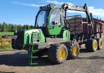 John Deere 810 E